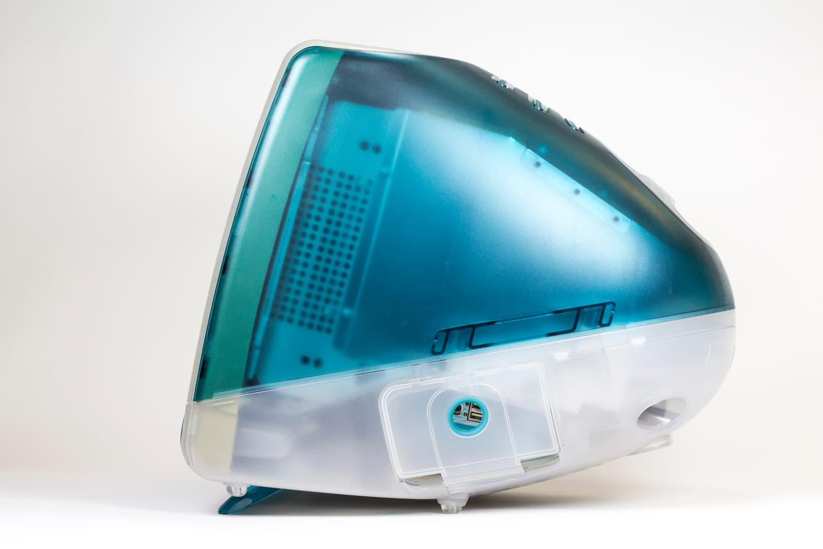 Bondi Blue iMac G3 side profile showing the translucent case