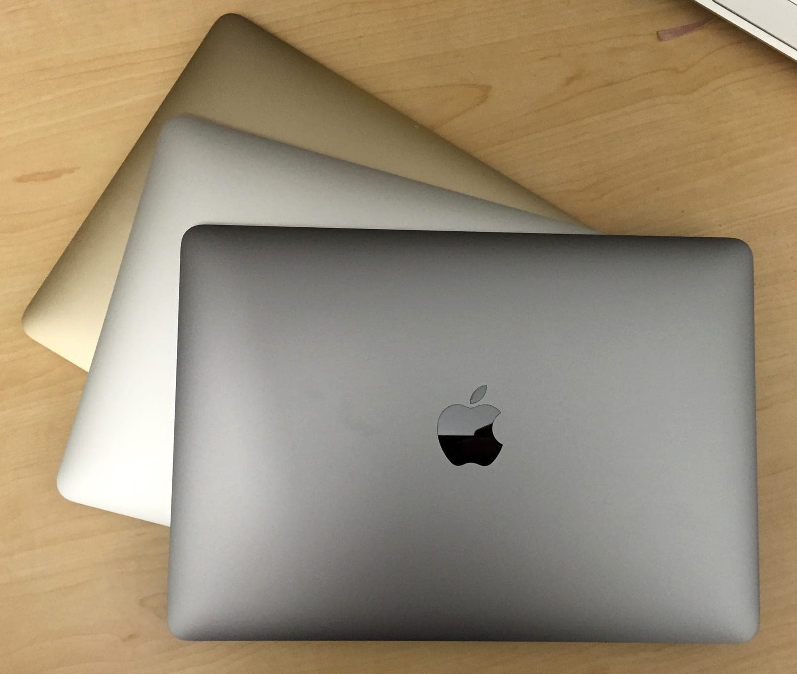 2015 12-inch MacBook in silver, space gray and gold